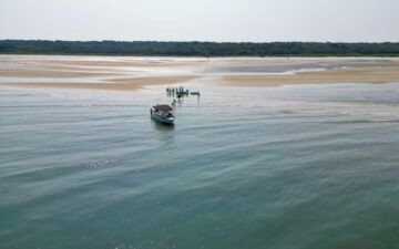 Nova ação de limpeza nas praias e trilhas da Ilha do Mel, no Paraná