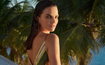 Barbara Fialho é clicada na Ilha dos Cocos