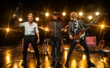 Teatro Bradesco celebra 15 anos com o show histórico Titãs Microfonado, que traz convidados especiais, como Ney Matogrosso