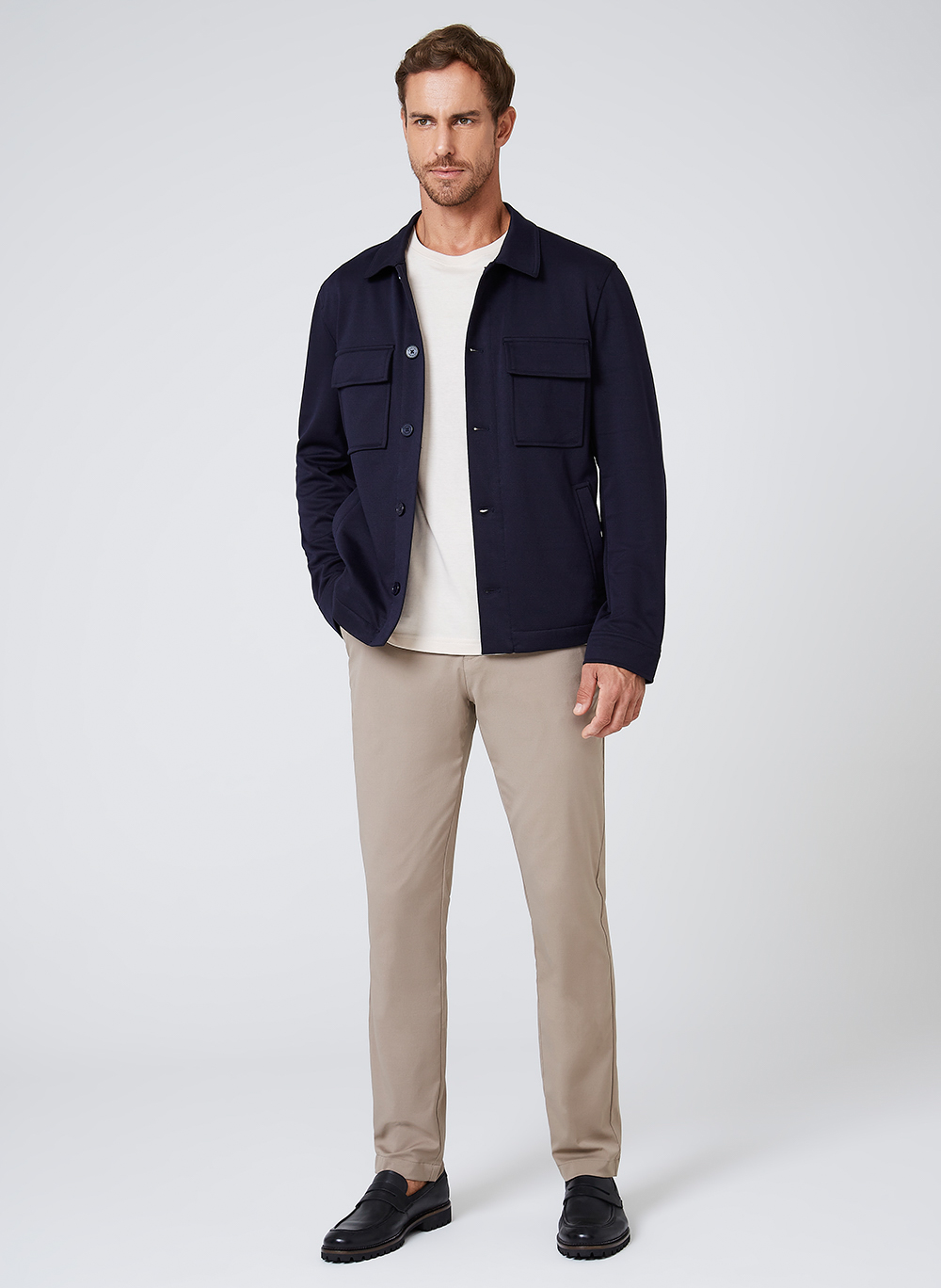 Inovações têxteis: camisas e calças ampliam a experiência masculina