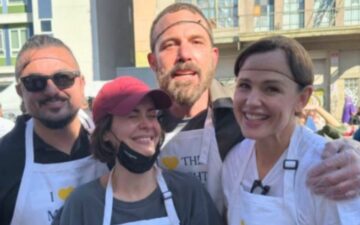 Ben Affleck e Jennifer Garner unem forças no Dia de Ação de Graças para ajudar sem-teto em LA