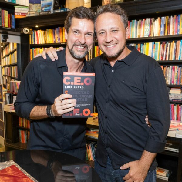CEO da Rock Word, executivo Luis Justo lança livro na Livraria Travessa com presença de personalidades