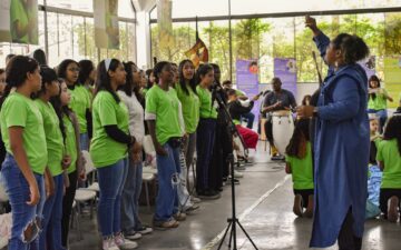 Instituto Cacau Show celebra 15 anos com espetáculo musical "Florescer"
