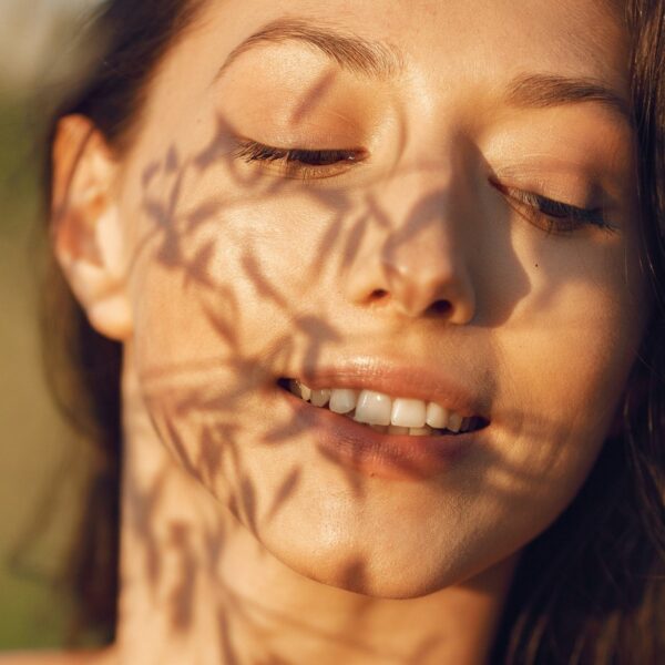 Sol e calor: com novas tecnologias, agora é possível rejuvenescer a pele mesmo nas altas temperaturas