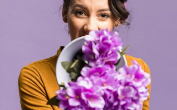De feiteceira a histérica: Por que mulheres são taxadas assim?