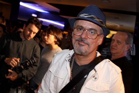Atenção, lulu que pretende baixar na Bienal, Mauro Freire dá dicas de como não errar o look dos cabelos.