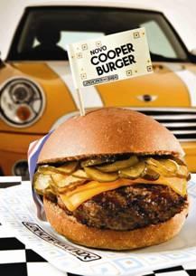 Lanchonete da Cidade desenvolveu o Cooper Burguer, o hambúrguer de 180 gramas, temperado com molho inglês e recheado com cheddar, relish de pepino e mostarda inglesa.