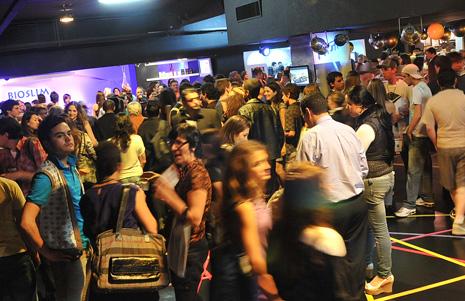 A 21º edição do Crystal Fashion chega ao fim e com um resumo de deixar qualquer grande semana de moda com inveja – das boas, claro! Nos 6 dias de evento, 35 mil pessoas passaram pelo espaço de 3 mil m² instalado no subsolo do Shopping Crystal, em Curitiba