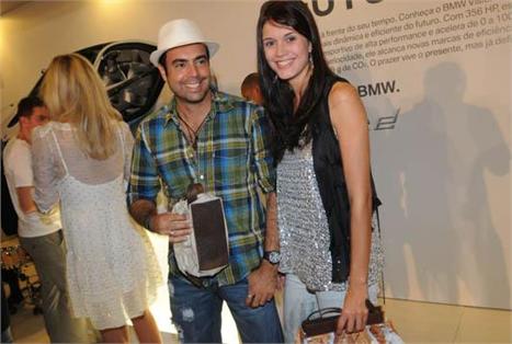 Quem passou pelo espaço do Glamurama, montado no lounge da BMW, no Oi Fashion Rocks nesse sábado, levou para casa um mimo superespecial: os homens ganharam uma nécessaire e as lulus uma bolsa linda feita pela Água de Coco.