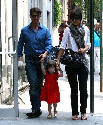 Parece que Tom Cruise anda com inveja de David Beckham. Isso porque segundo a revista norte-americana “Star”, depois que o ator começou a ter mais contato com a família de David, ele quer desesperadamente aumentar sua.