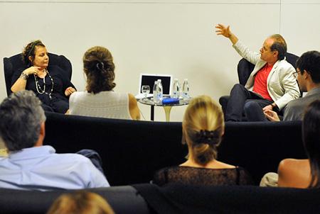 Terminou depois das dez e meia da noite desta quinta-feira a palestra de Joyce Pascowitch, na Casa do Saber em São Paulo, para uma sala lotada e interessadíssima.