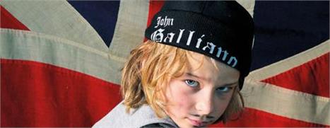 Uma das mentes mais criativas do mundo da moda, John Galliano, lança coleção de inverno da linha kids.ra lá de excêntricas e modernas. Tais elementos não poderiam ficar de fora da coleção infantil de inverno do estilista.