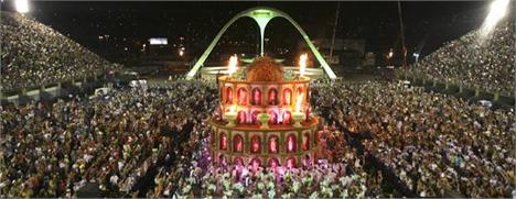 Glamurama descobriu mais um detalhe da visita de Madonna ao Morro Santa Marta, no Rio, que começa logo mais.