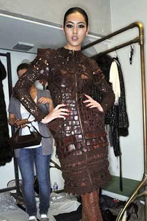 Quem promete roubar a cena no desfile da Victoria’s Secret, nesta quinta-feira, é a modelo asiática Wen Liu.