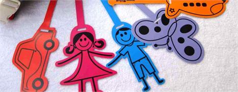 Os papais e mamães que têm pequenos na escolinha vão adorar as diversas etiquetinhas da Names2Glue. A ideia da marca é que todas as peças das crianças sejam personalizadas.