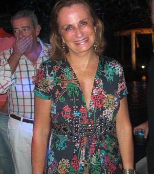Quem apaga as velinhas nesta quarta-feira é Georgina Brandolini. Para celebrar a data, ela pilota um pequeno jantar para 20 convidados em Trancoso