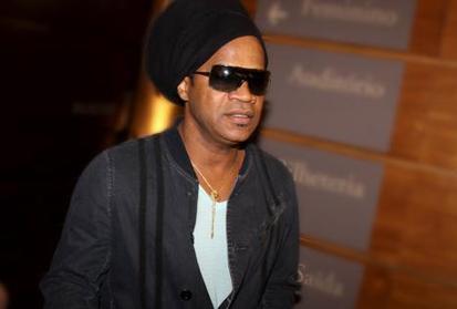 Finalmente Carlinhos Brown conseguiu apoio para realizar o Sarau do Brown. A festa acontece no dia 17 de janeiro.