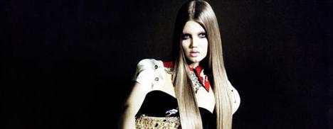 Atenção, fashionistas! Já caiu na rede a primeira foto da campanha de verão 2010 da Miu Miu, dirigida por Giovanni Bianco. Veja no blog da Flavia Lafer.