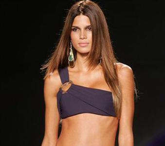 Raica Oliveira é escolhida para estrelar campanha de nova coleção da Swarovski inspirada no Brasil.
