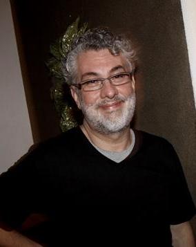 O arquiteto Marcio Kogan é o convidado do programa Pode Entrar! que acontece logo mais, às 16 h, no Glamurama.