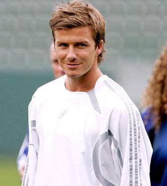 A ruptura do tendão de Aquiles esquerdo, que tirou David Beckham da Copa pode se tornar o impulso para converter o astro de futebol em comentarista.