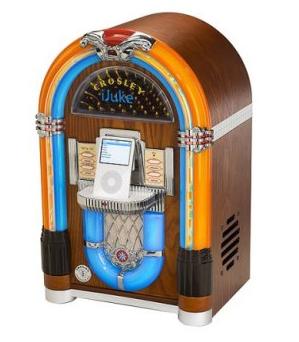 Na Studio Two do shopping Iguatemi, um achado, glamurettes: este dock para iPod com formato de jukebox da Crosley.