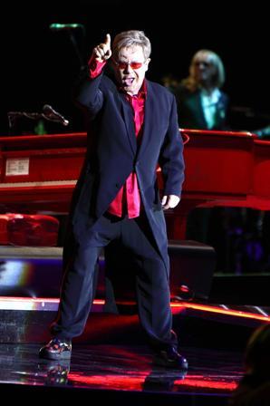 Elton John é “persona non grata” no Egito por causa das declarações polêmicas que o cantor fez em fevereiro durante entrevista para a revista “Parade”.