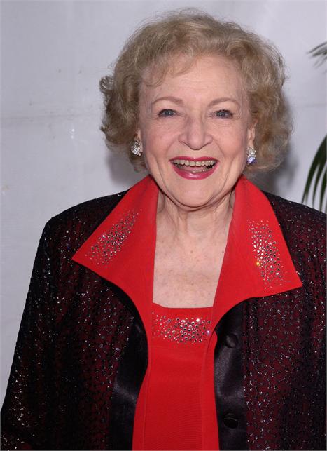 Foi ao ar ontem, na TV norte-americana, a edição especial do Dia das Mães do “Saturday Night Live” apresentada por Betty White.