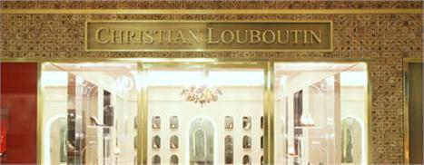 Christian Louboutin arma ação especial em comemoração ao dia dos namorados, na loja do shopping Iguatemi.