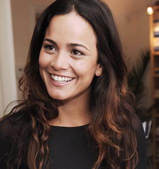 A atriz Alice Braga irá assistir ao desfile da Cori na primeira fila e, de quebra, ainda vai fotografar a campanha de verão 2011 da marca.