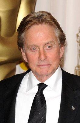 O filme Wall Street: O dinheiro nunca dorme ainda nem estreou nos cinemas e já tem gente de olho no lucro que Michael Douglas.