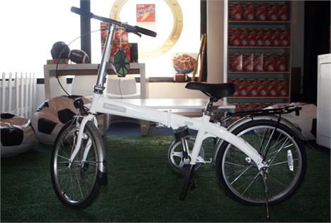 Não teve quem não tenha passado pelo espaço do Glamurama no Fashion Weekend Kids sem notar a bike da marca Dahon.