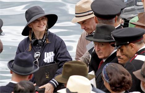 Madonna está tão animada com a direção do filme “W.E.” que os móveis da cantora estão sendo levados para o estúdio de filmagens.