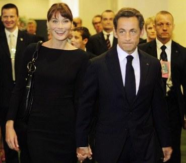 Antes de discursar para a ONU, Nicolas Sarkozy fez ajustes na agenda para passar um fim de semana romântico com Carla Bruni.
