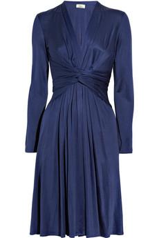 O vestido da Issa que Kate Middleton usou para oficializar seu noivado com o príncipe William, mal chegou nas araras virtuais do Net a Porter e esgotou!