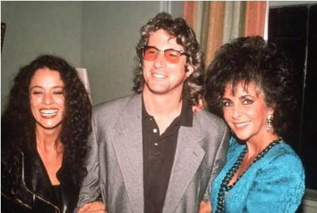 Vem ver a imagem que achamos de Sonia Braga com Liz Taylor! E ainda tem o Richard Gere entre elas! Clássica :)