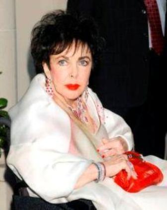 Sabe a coleção de joias de cair o queixo da Liz Taylor? Ela vai à leilão por uma boa causa. Quer dar um lance?