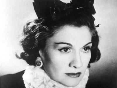 As afirmações do livro “Dormindo com o Inimigo” de que Coco Chanel teria colaborado com o governo nazista alemão são negadas pela direção da marca.